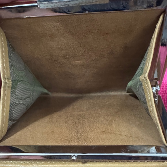 Vintage Coach Leather Bifold Wallet in Tan - Picture 5 of 16
